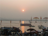 ガンジス河から見た朝日